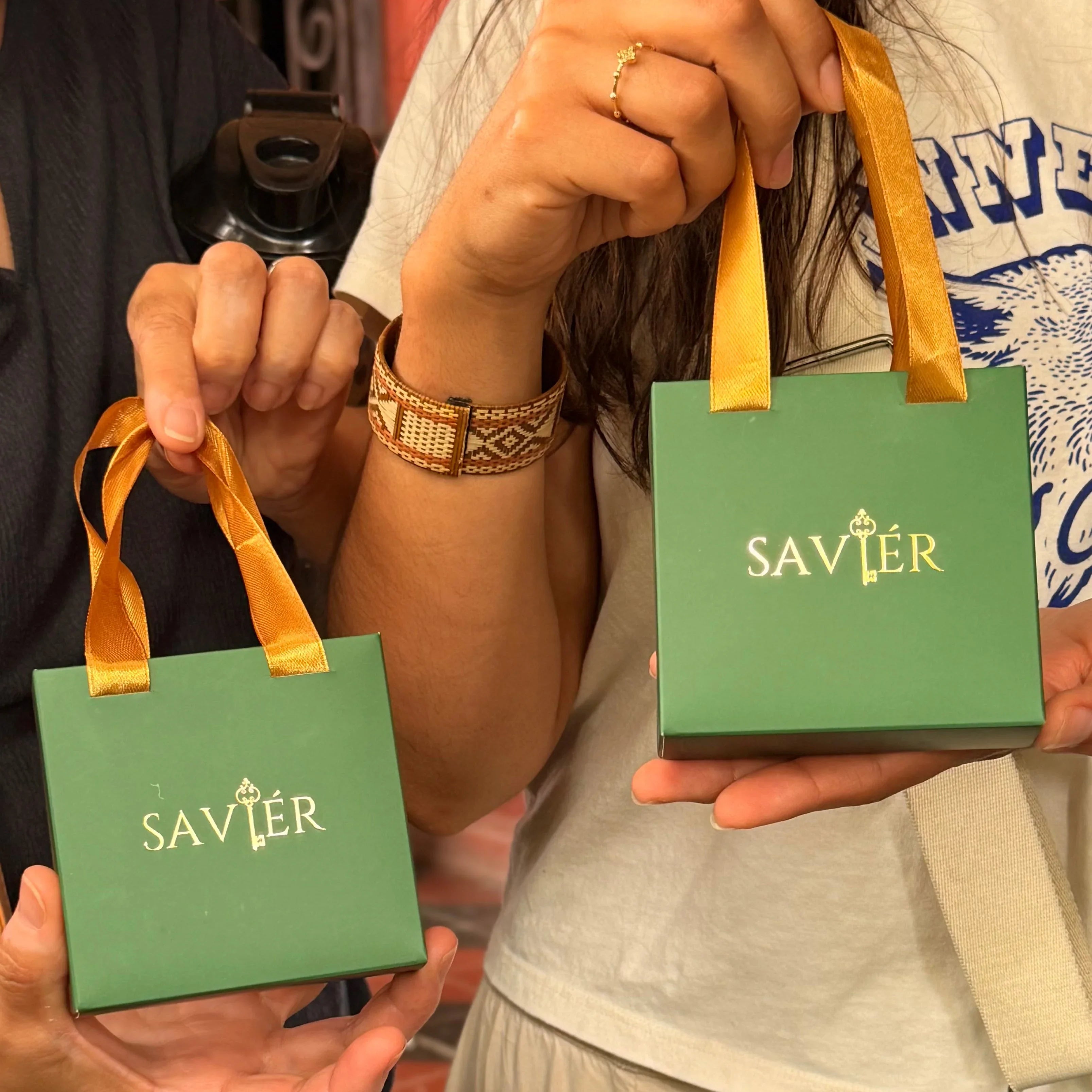 Collar girasol de circón giratorio